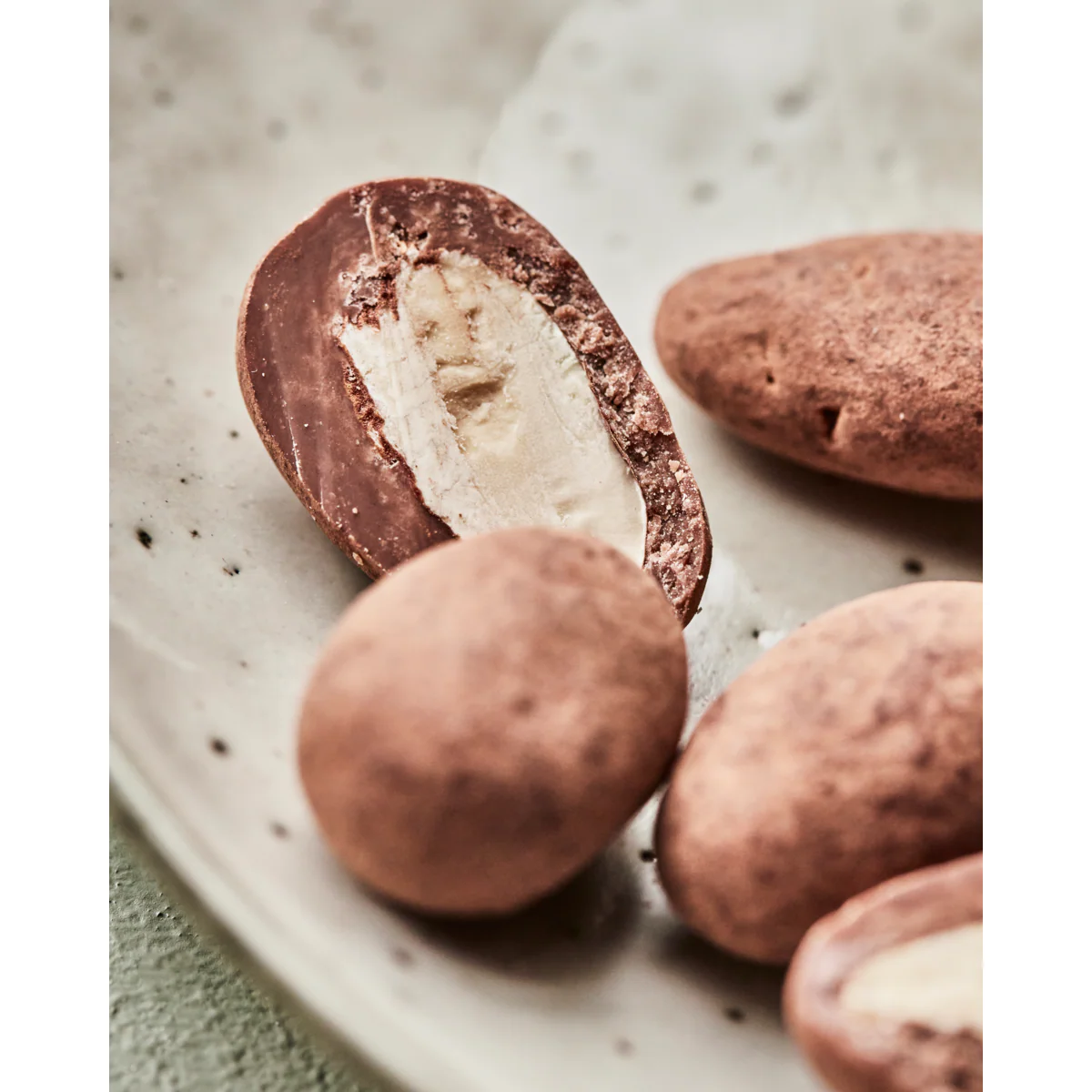 Chocolate covered almonds, Cocoa - Image 4